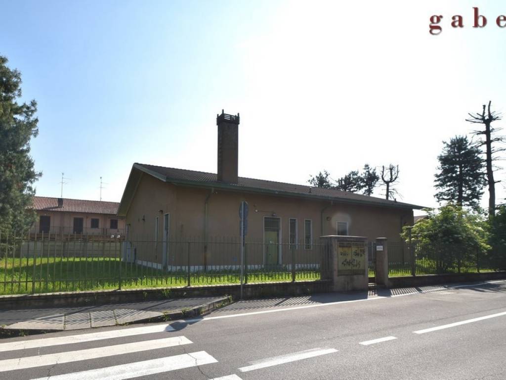 locale commerciale in vendita a Robecco sul Naviglio