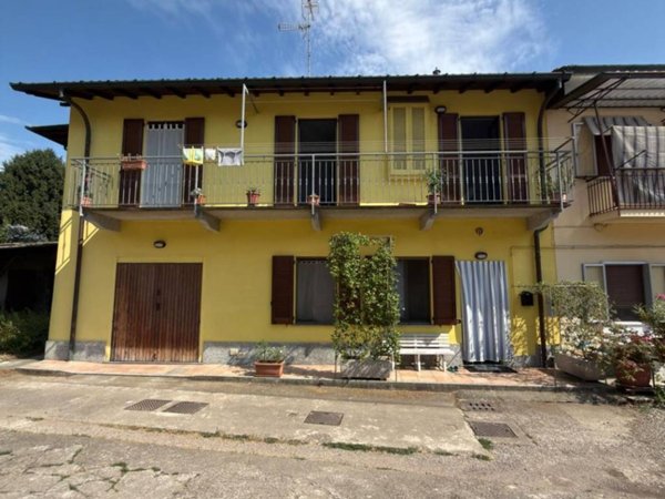 casa indipendente a Robecco sul Naviglio in zona Castellazzo de' Barzi