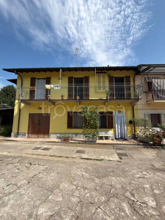 casa indipendente a Robecco sul Naviglio in zona Castellazzo de' Barzi