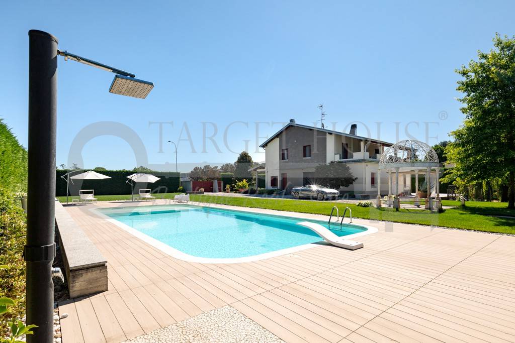 casa indipendente in vendita a Robecco sul Naviglio in zona Cascinazza