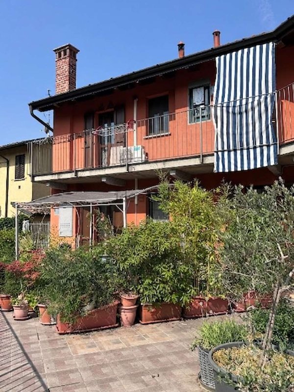 appartamento in vendita a Robecco sul Naviglio in zona Cascinazza