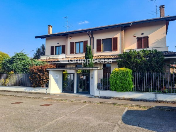 appartamento in vendita a Robecco sul Naviglio