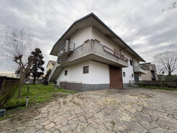 casa indipendente in vendita a Rodano