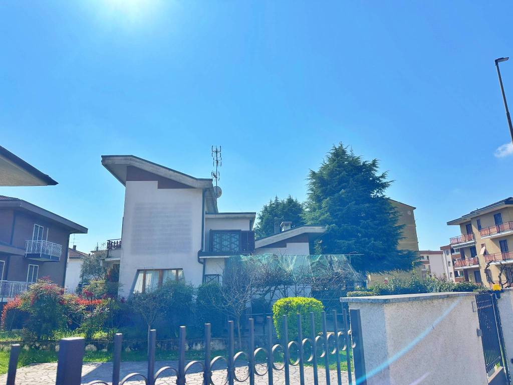 casa indipendente in vendita a Rodano
