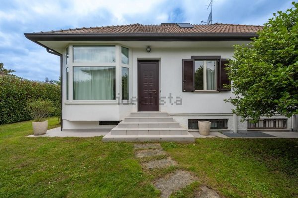 casa indipendente in vendita a Rodano