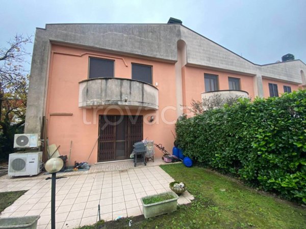 casa indipendente in vendita a Rodano