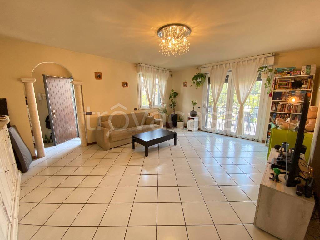 casa indipendente in vendita a Rodano