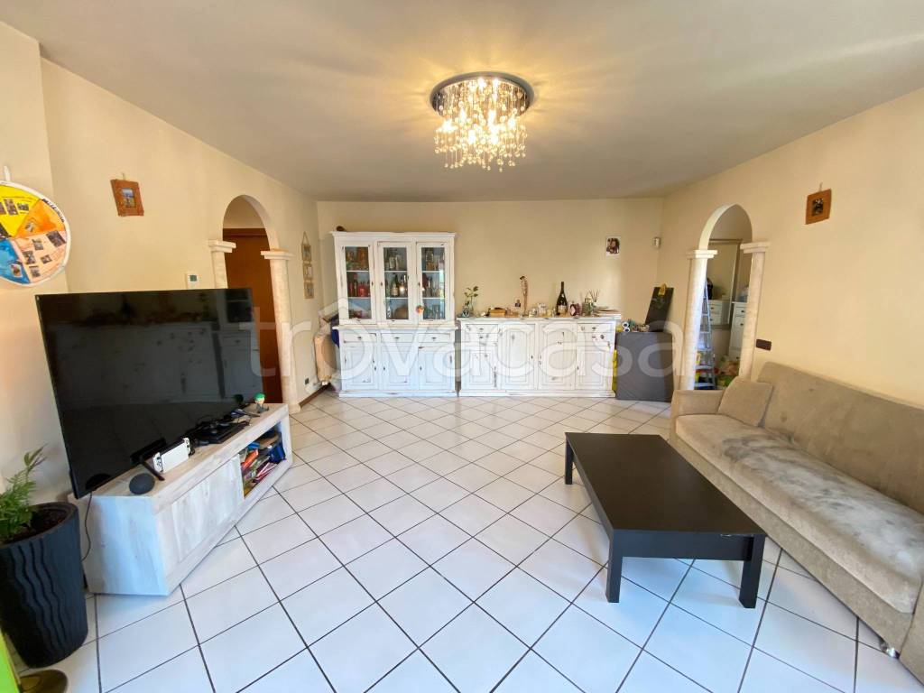 casa indipendente in vendita a Rodano