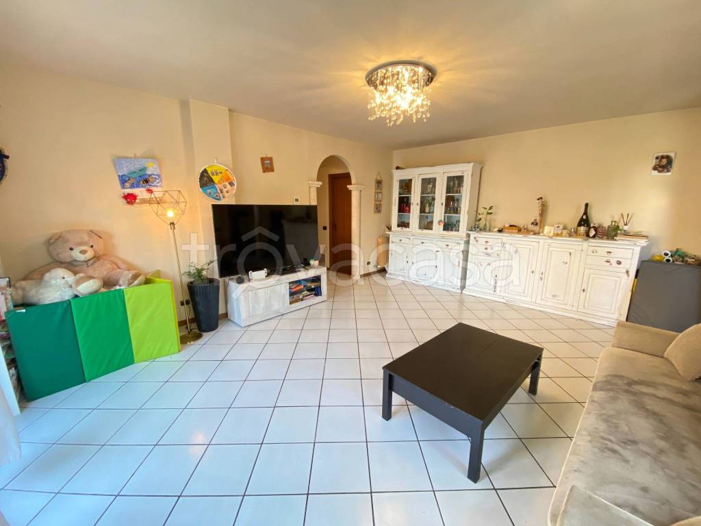 casa indipendente in vendita a Rodano