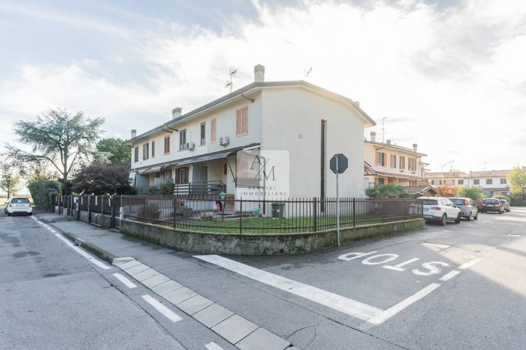 casa indipendente in vendita a Rodano