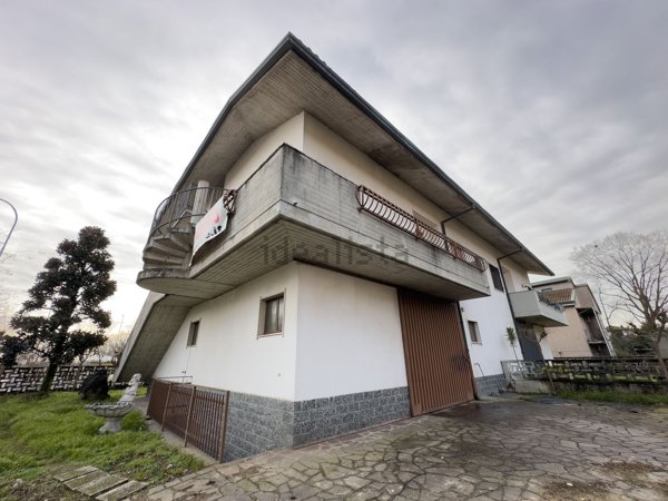 casa indipendente in vendita a Rodano