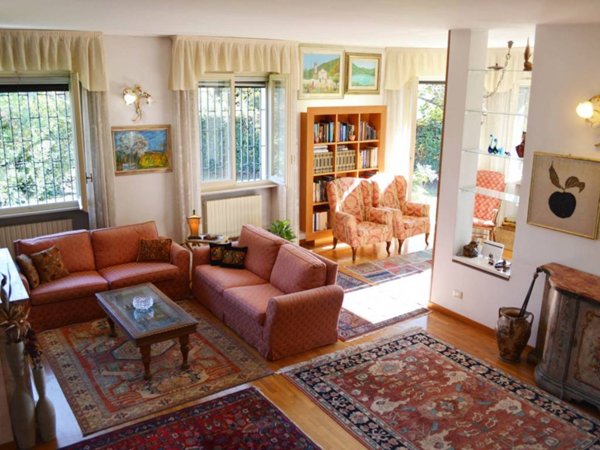 esavano in vendita a Rodano