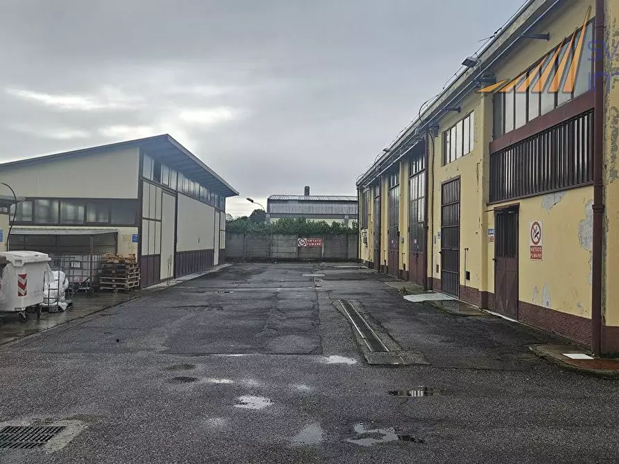 capannone in vendita a Rodano