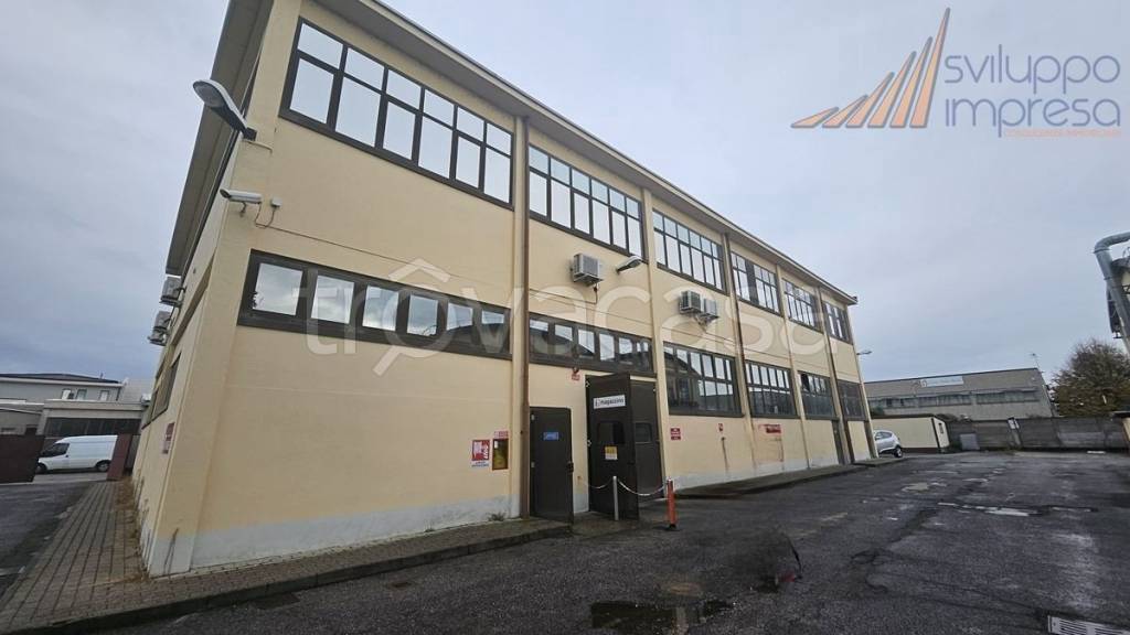 locale commerciale in vendita a Rodano