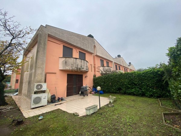 casa indipendente in vendita a Rodano