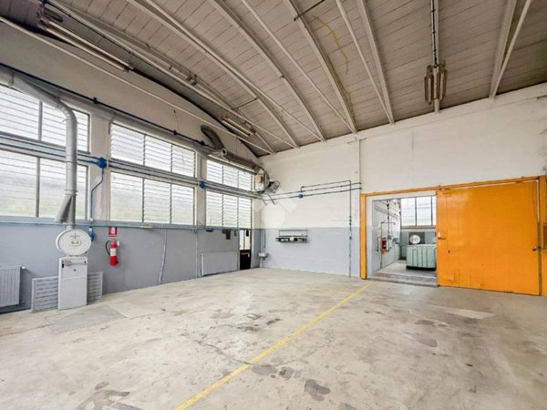 locale commerciale in vendita a Rodano