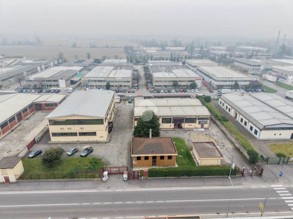 locale commerciale in vendita a Rodano