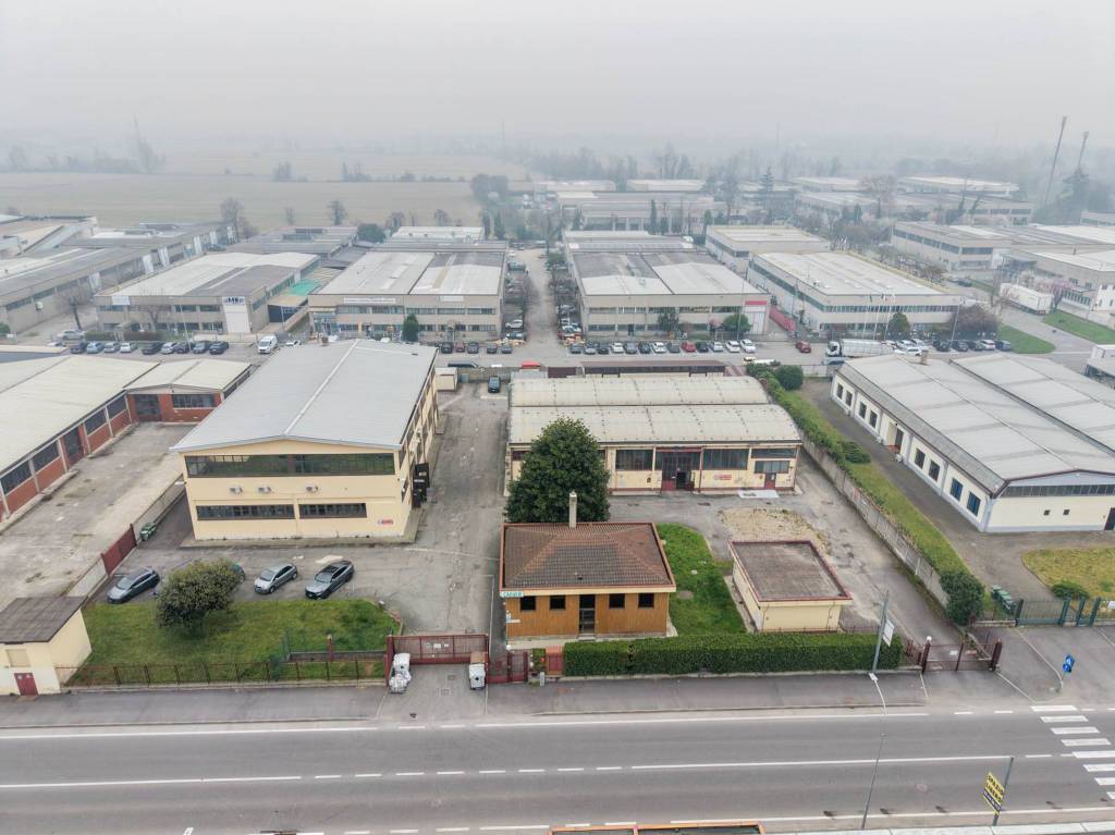 locale commerciale in vendita a Rodano