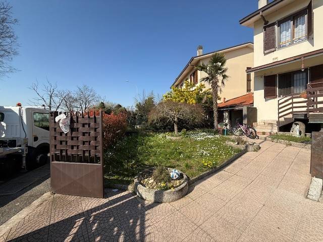 casa indipendente in vendita a Rodano
