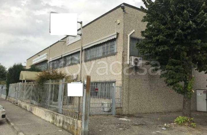 locale commerciale in vendita a Rodano