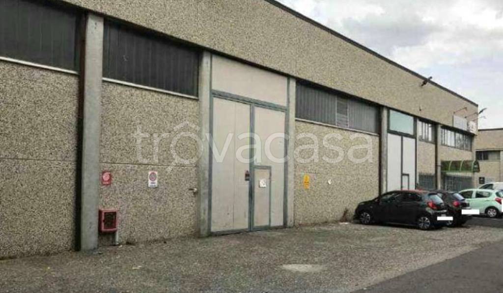 locale commerciale in vendita a Rodano