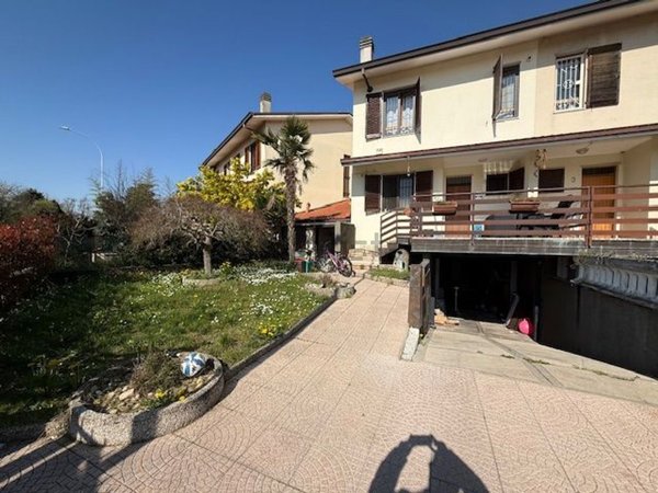 casa indipendente in vendita a Rodano