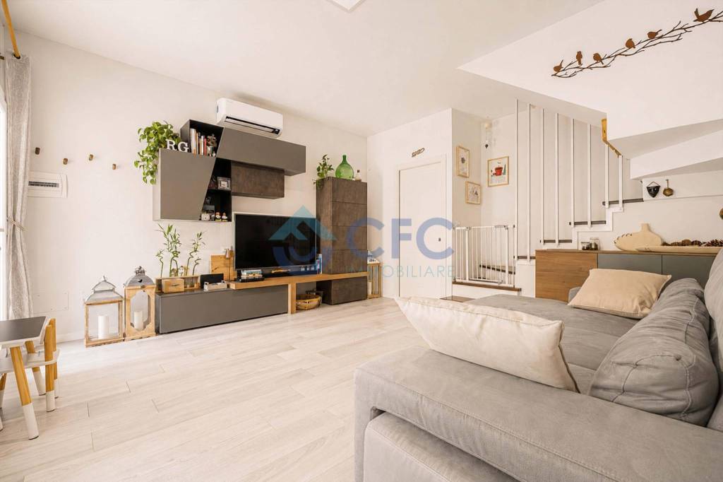 casa indipendente in vendita a Rodano