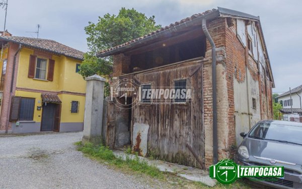 casale in vendita a Rosate
