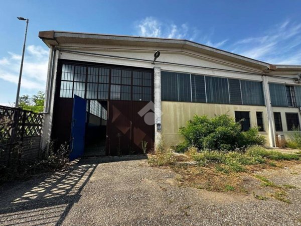 locale commerciale in vendita a Rosate