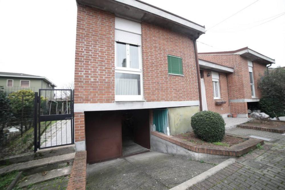 casa indipendente in vendita a Rosate