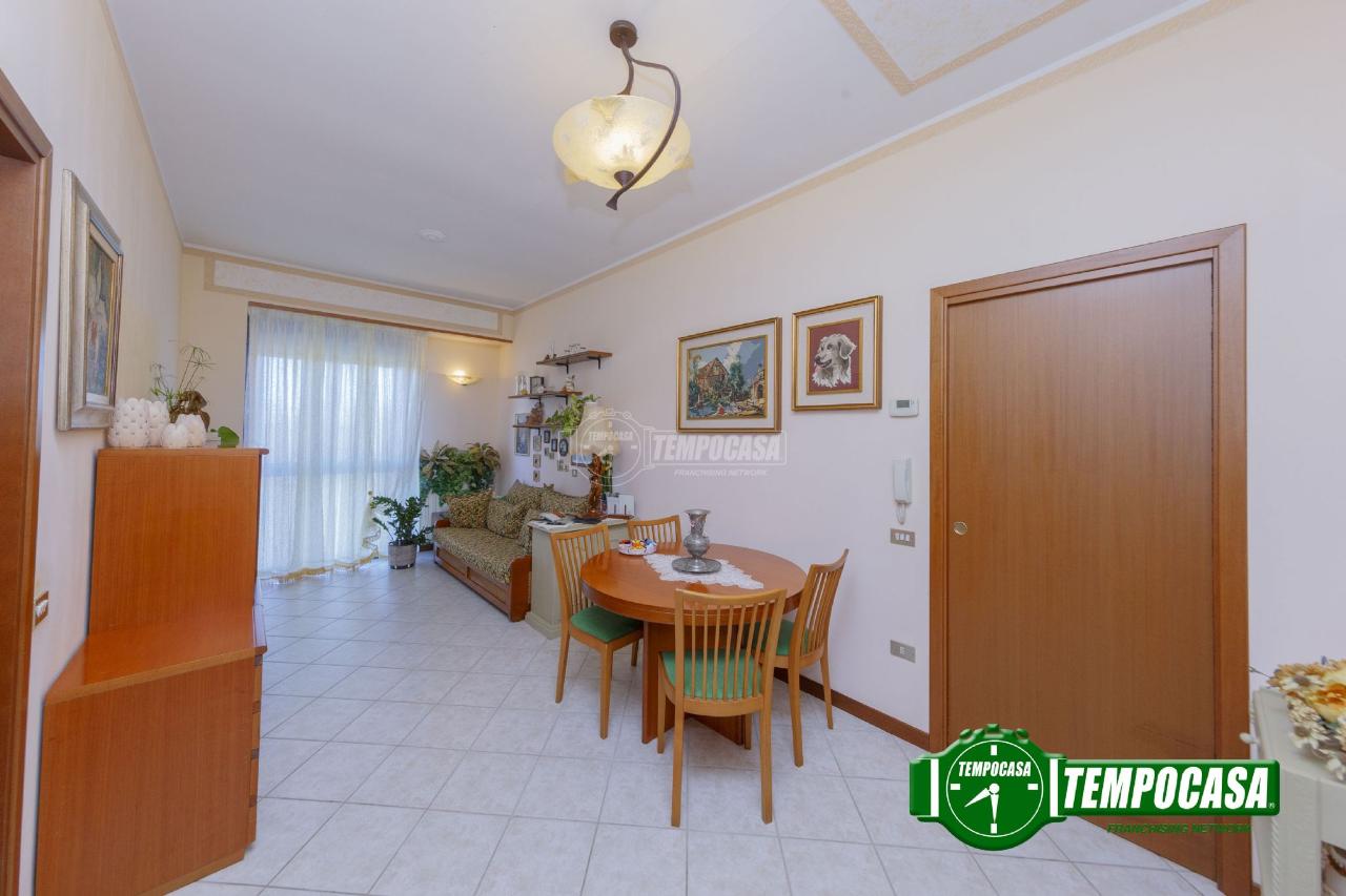 casa indipendente in vendita a Rosate