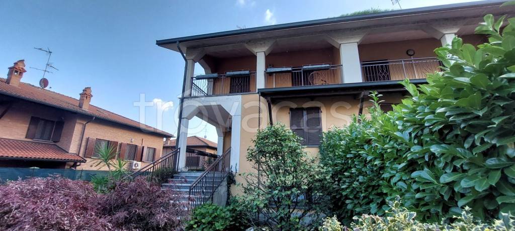 casa indipendente in vendita a Rosate