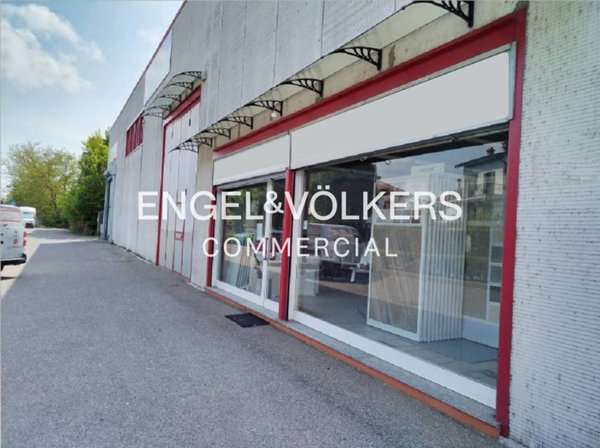 locale commerciale in vendita a Rosate