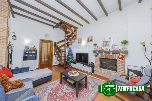 casa indipendente in vendita a Rosate
