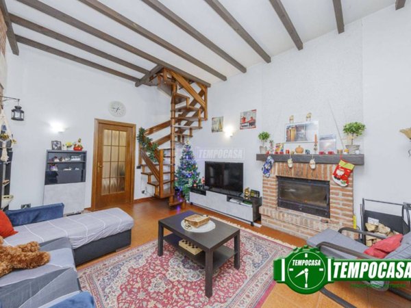 casa indipendente in vendita a Rosate