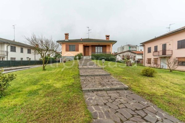 casa indipendente in vendita a Rosate