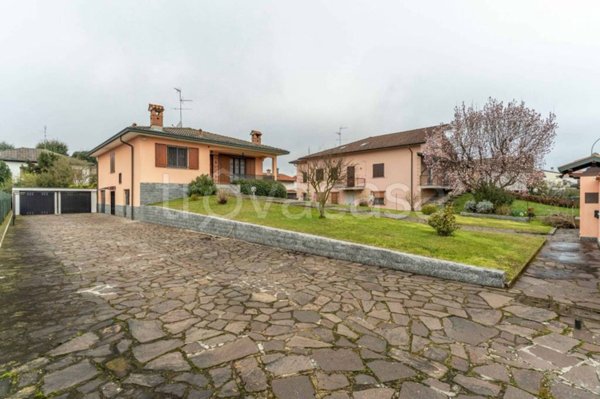 casa indipendente in vendita a Rosate