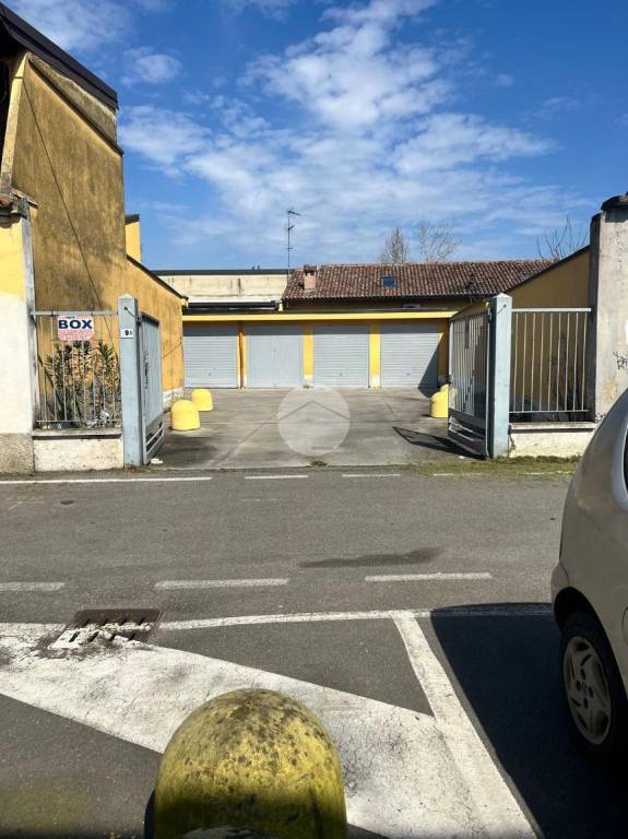 negozio in vendita a Rosate