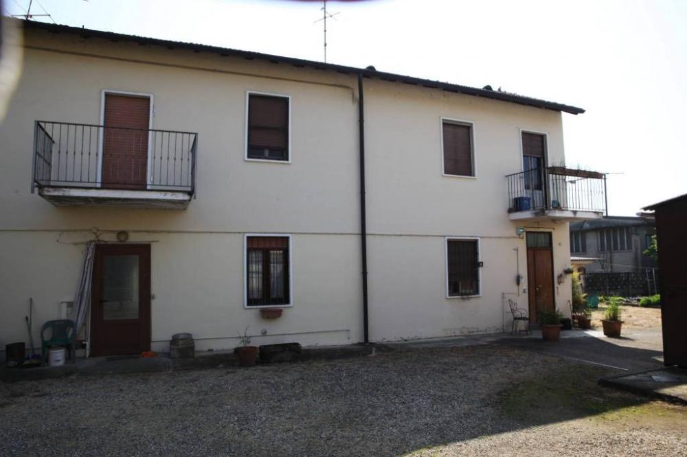 casa indipendente in vendita a Rosate