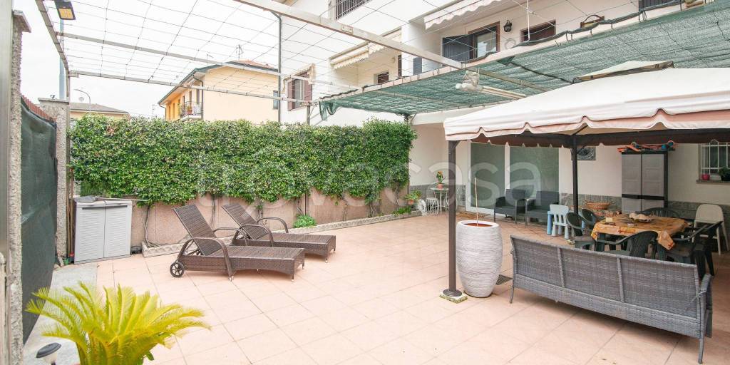 casa indipendente in vendita a Rosate