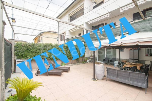 casa indipendente in vendita a Rosate