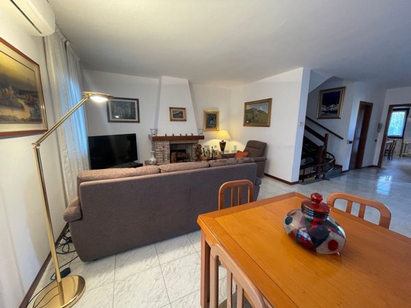 casa indipendente in vendita a Rosate