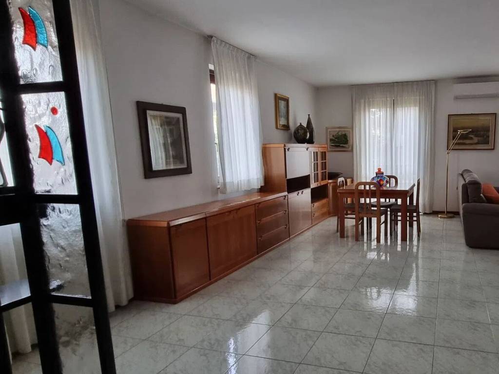 casa indipendente in vendita a Rosate