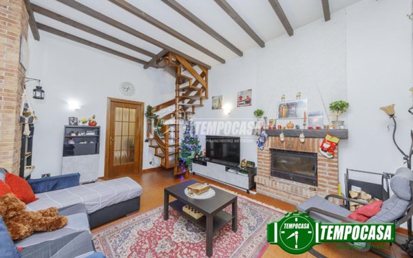 casa indipendente in vendita a Rosate