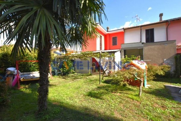 casa indipendente in vendita a Rosate