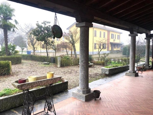 casa indipendente in vendita a Rosate