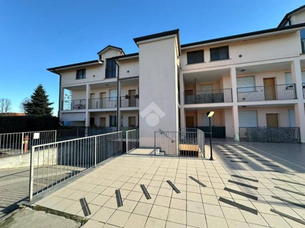 negozio in vendita a Rosate