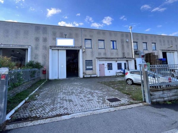 locale commerciale in vendita a Rosate