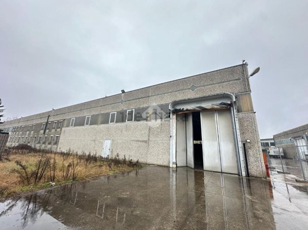 capannone in vendita a Rosate