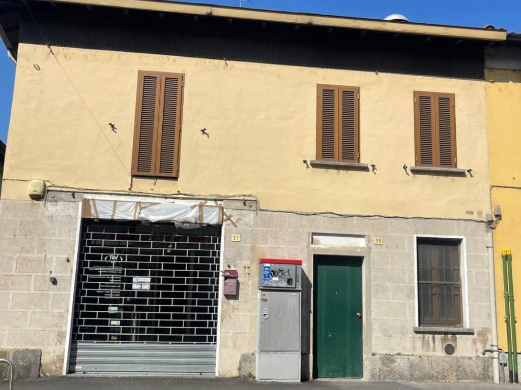 casa indipendente in vendita a Rosate